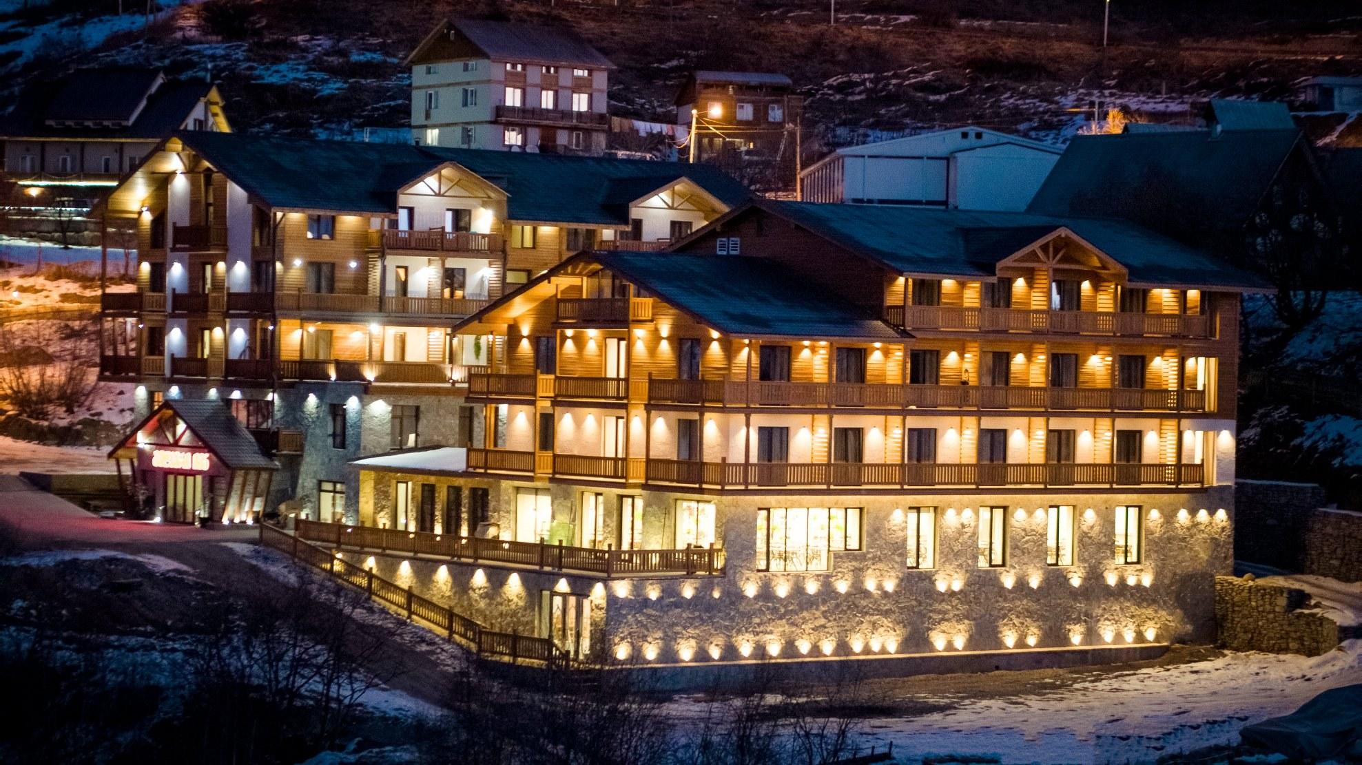 Gudauri Inn Eksteriør billede The hotel complex at the resort