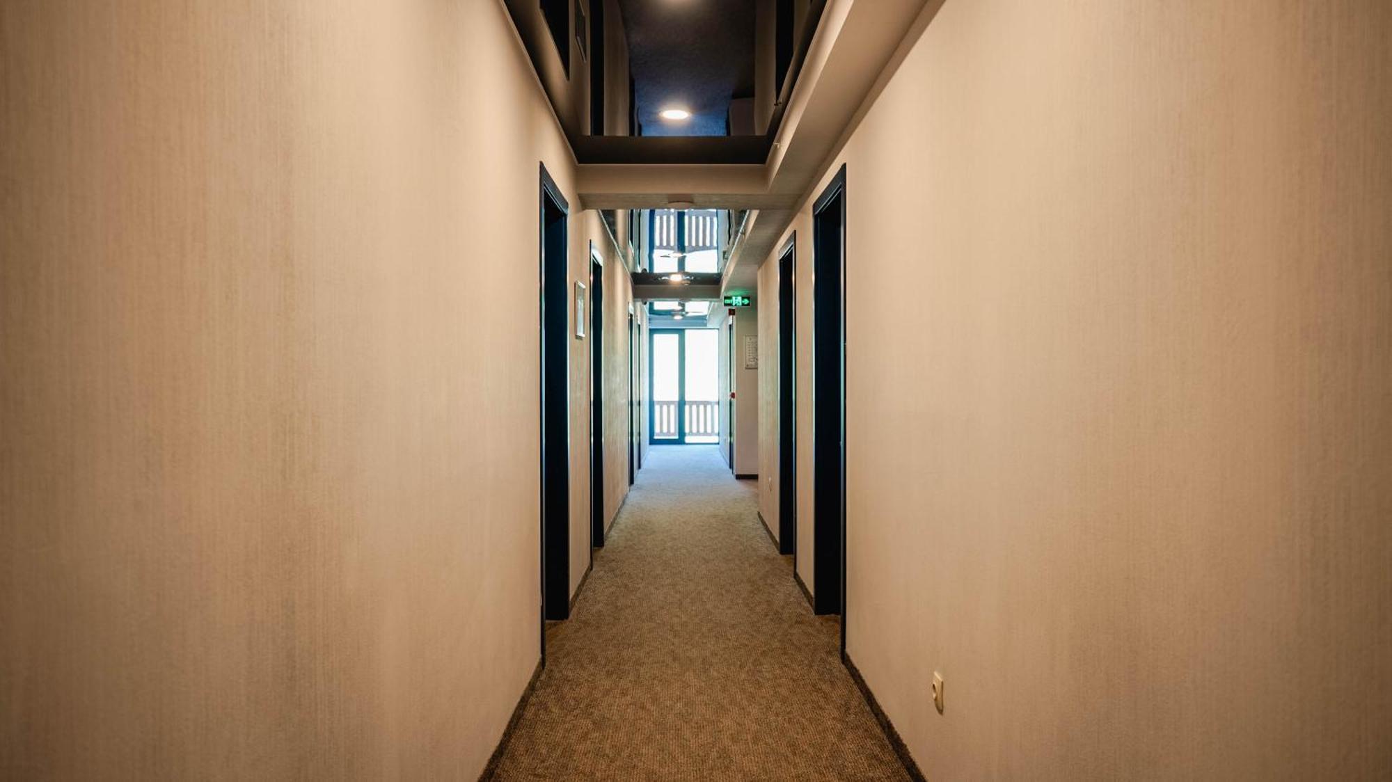 Gudauri Inn Eksteriør billede A typical corridor